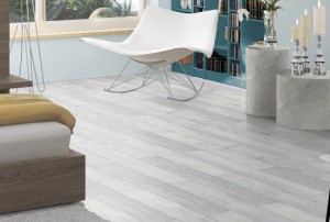 Panele podłogowe {Egger Sosna Villefort biała  31/AC3 gr. 8mm}